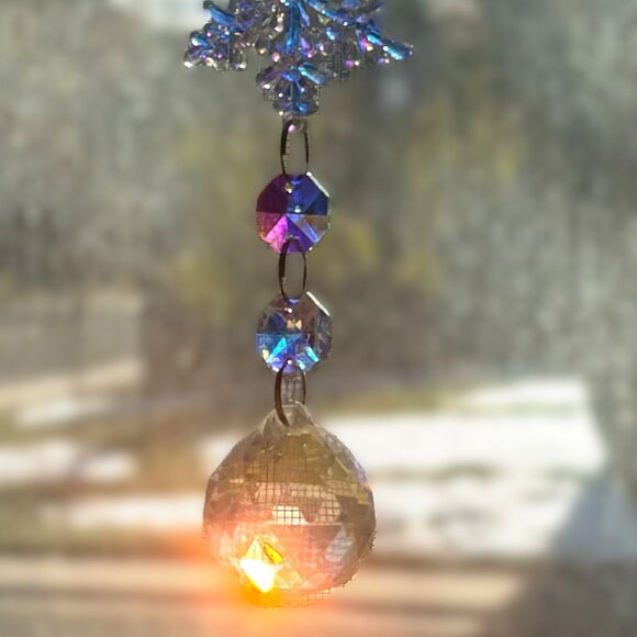 Winter Wonderland Iridescent Snowflake Crystal Prism Sun Catcher Sun Hanging New - Picture 8 of 10
